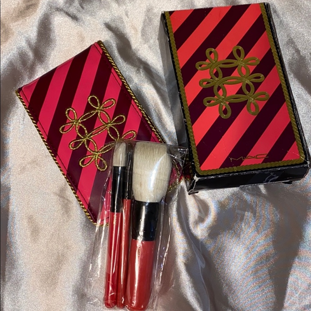 MAC Nutcracker Sweet Essential Brush Kit